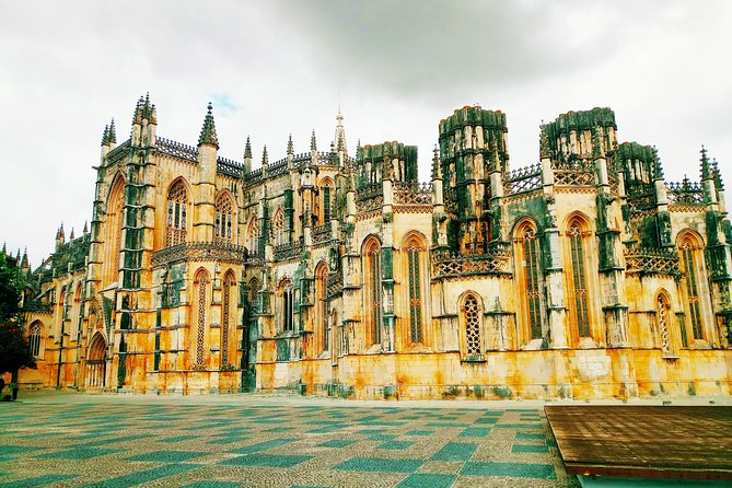 From Lisbon: Batalha, Alcobaça, Óbidos, Fátima & Nazaré - Nazaré’s Surf and Scenic Cliffs