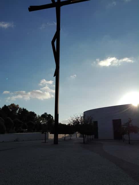 From Lisbon: Fatima, Batalha, Nazare, and Obidos Tour - Frequently Asked Questions