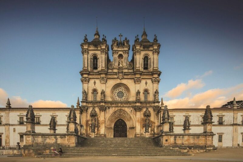From Lisbon: Fatima, Nazaré, Batalha and Óbidos Tour - Óbidos: The Medieval Town with Panoramic Views