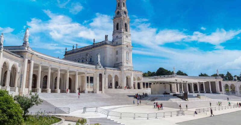 From Lisbon: Fátima, Nazaré, Óbidos Private Tour premium car - Visiting the Sanctuary of Our Lady of Fátima and Its Religious Significance