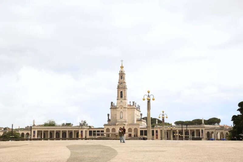 From Lisbon: Fátima, Óbidos, and Nazaré Small Group Day Tour - Comfort and Additional Inclusions