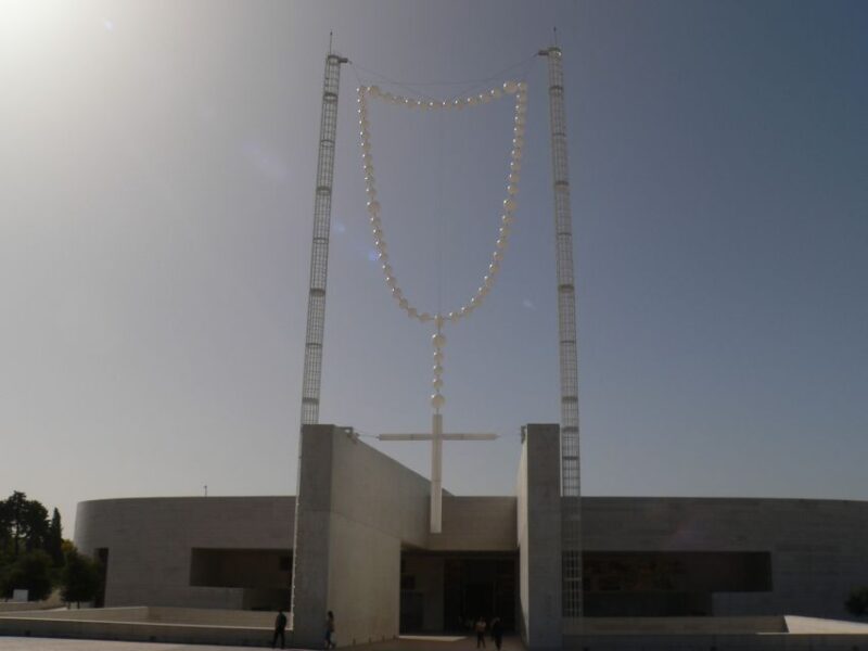 From Lisbon: Fátima Sanctuary and Batalha Monastery (UNESCO) - Personalized Visits to Valinhos and Loca do Anjo