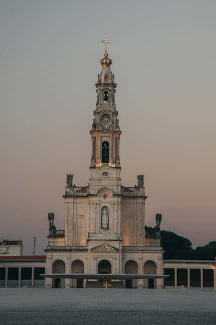 From Lisbon: Fátima Sanctuary & Little Shepherds Town Tour - Visiting the Parish Church of Fátima
