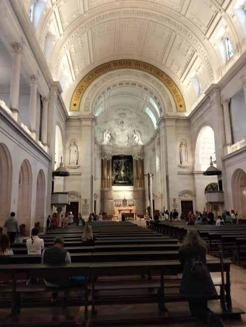 From Lisbon: Fatima, Valinhos, and Wine Cellar Tour - Exploring Valinhos and Its Shepherds’ Homes