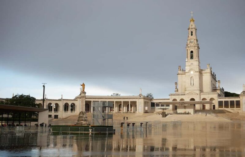 From Lisbon: Óbidos, Nazaré, and Fátima Day Trip - Fátima’s Religious Significance and Sanctuary