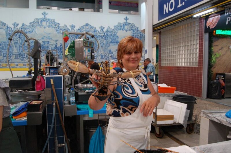 From Lisbon: Private Wine Tour with Wine & Cheese Tasting - Traditional Tile Making at Azulejos de Azeitão