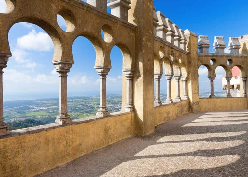 From Lisbon: Sintra Half-Day Tour with Pena Palace Tickets - Guide Quality and Guest Experience