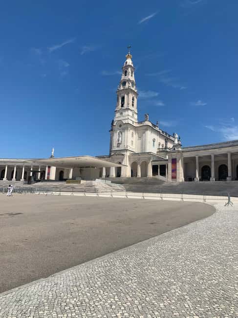 From Lisbon, the authentic Fátima: an inner journey and the story of the shepherds - Visiting the Basilica, Tomb of the Shepherds, and Chapel of the Apparitions