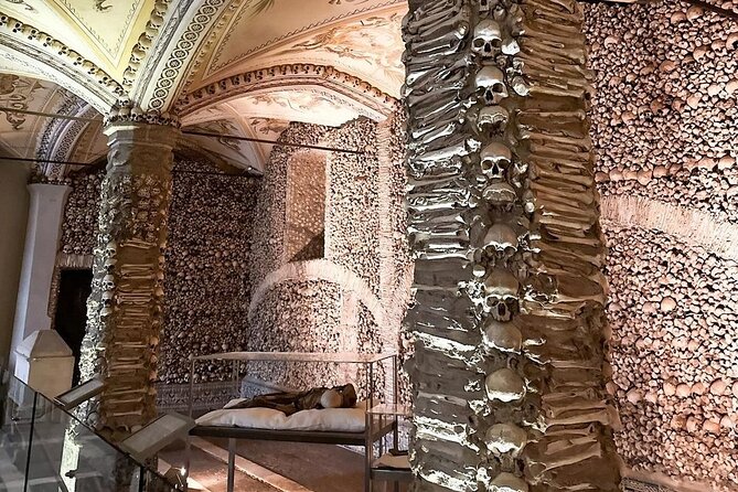 From Lisbon to the discovery of Évora and Arraiolos - Évora Cathedral: Gothic Grandeur in the Heart of the City