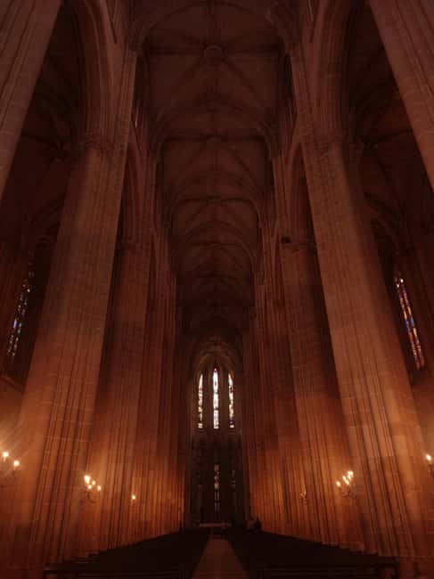 From Lisbon: Tour of Fatima, Nazaré, and Óbidos with an English-speaking tour guide - Exploring the Medieval Charm of Óbidos