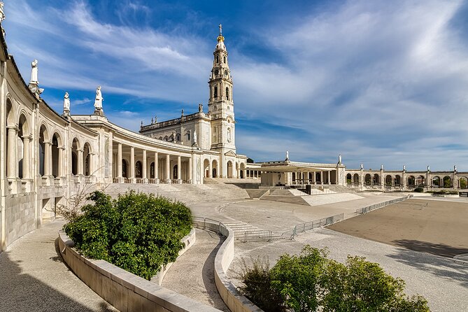 From Lisbon: Transfer to Porto with up to 3 City Stops - Óbidos: A Medieval Town Encased in Walls