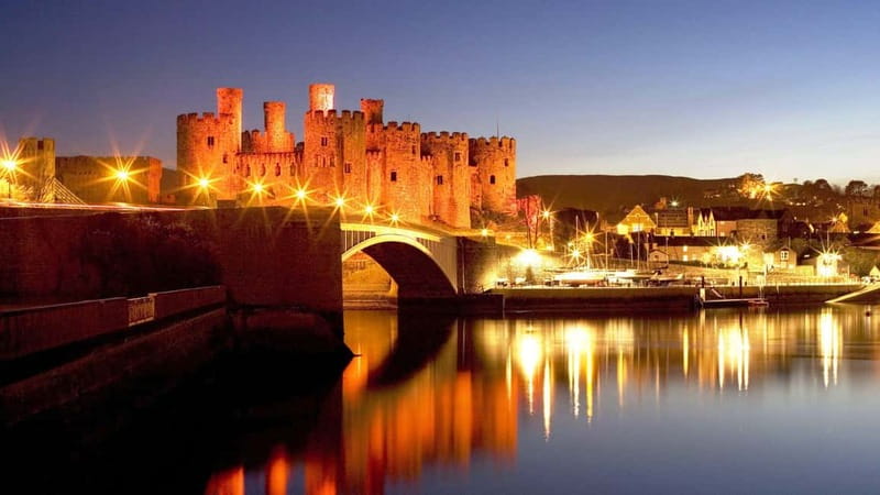 From Llandudno: Portmeirion, Snowdonia and Castles Tour - Starting Point and Transportation in Llandudno