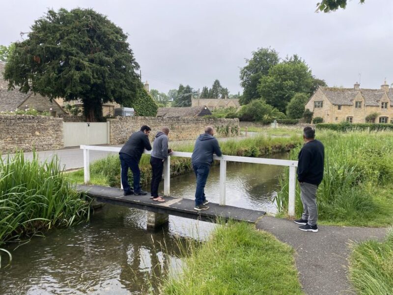 From London: Cotswolds Villages Guided Day Tour - Exploring Burfords Historic High Street and River Windrush