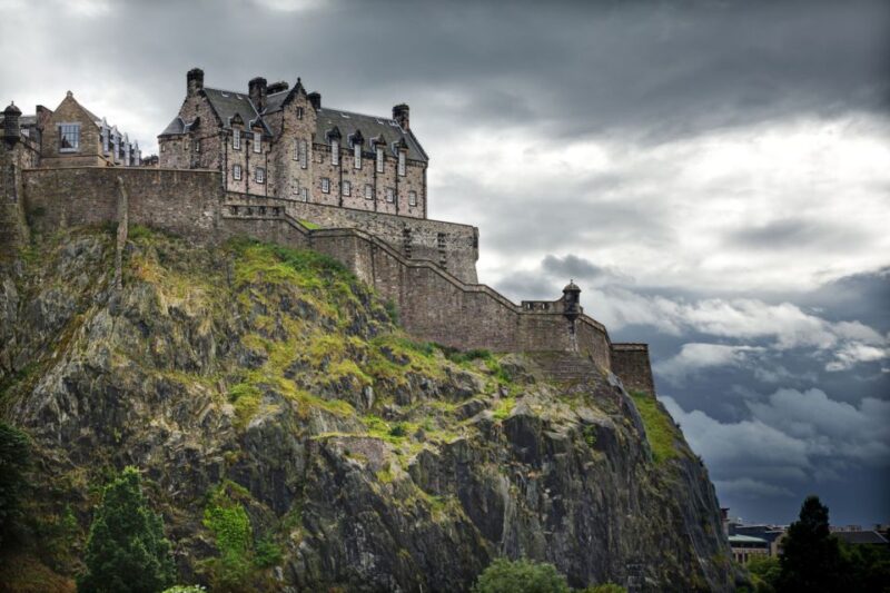 From London: Day Trip to Edinburgh by Rail with Castle Entry - Exploring Edinburgh Castle: Crown Jewels and Views
