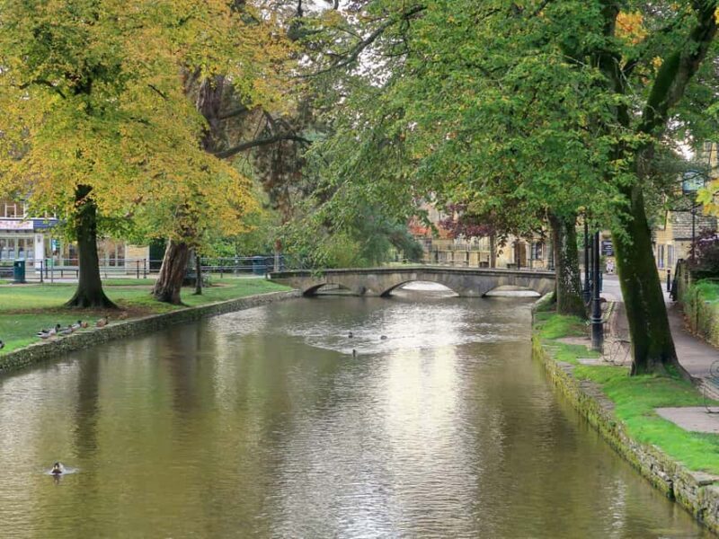 From London: Guided Cotswolds Day Trip by Luxury Coach - Traveling in Style on a Luxury Coach