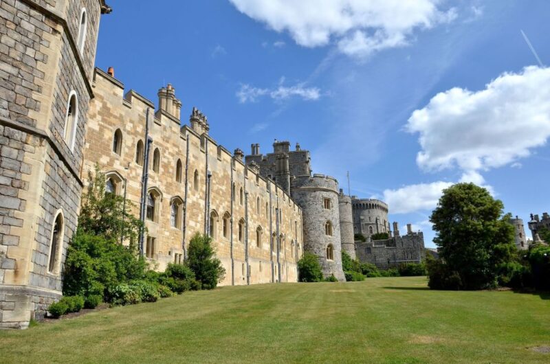 From London: Half-Day Trip to Windsor with Castle Tickets - Transport and Comfort on the Coach