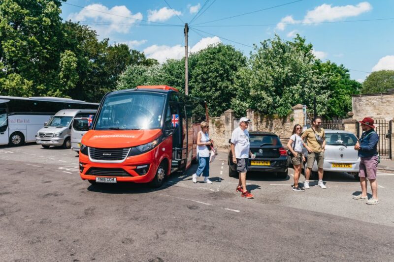 From London: Small Group Cotswolds Villages Tour - The Role of the Tour Guides and Tour Experience