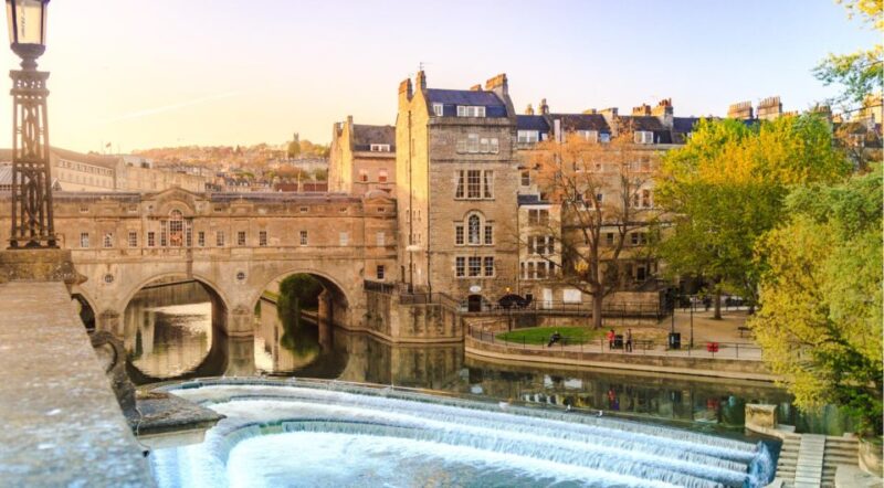 From London: Small Group Stonehenge, Bath & Cotswolds Tour - Guide Expertise and Guest Experience