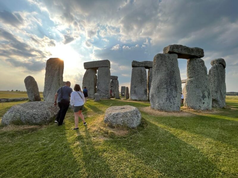 From London: Stonehenge, Bath & Lacock Full-Day Sunrise Tour - Discover the Unique Charm of the Stonehenge Sunrise Tour from London