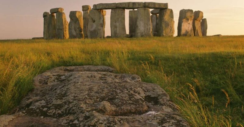 From London: Stonehenge, Windsor, and Bath Small Group Tour - Visiting Stonehenge: An Early Start at the Prehistoric Monument