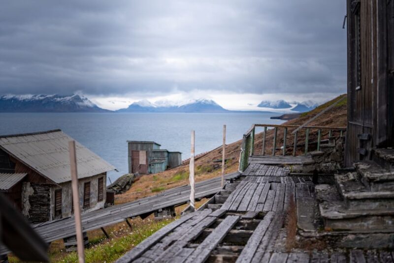 From Longyearbyen photo tour: Mysterious Barentsburg - Key Points