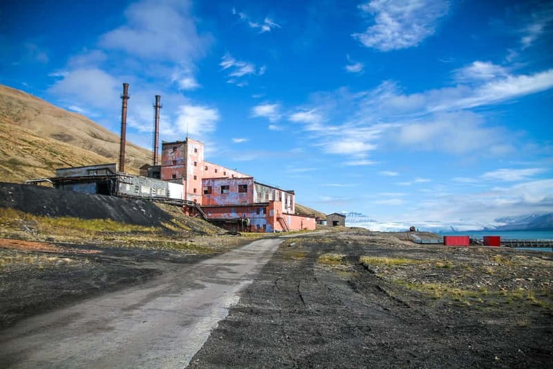 From Longyearbyen: Pyramiden Private Photo Tour w/ Transfer - Expert Tips and Guidance for Photographing Pyramiden