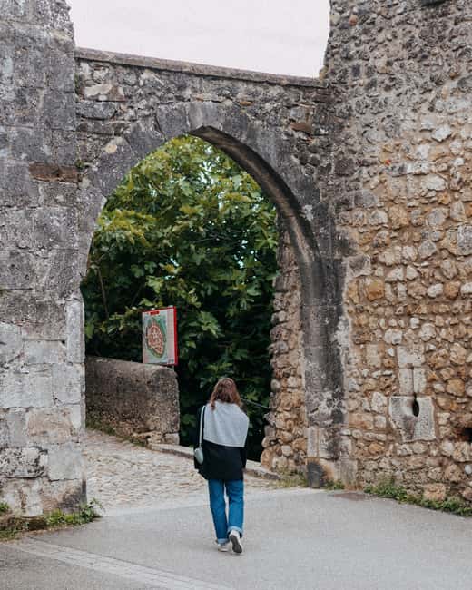 From Lyon : Beaujolais - Pérouges Full Day Shared Trip - Lunch Break in Beaujolais