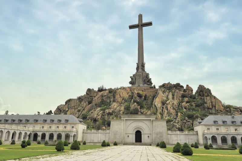 From Madrid: Escorial Monastery & Valley of the Fallen Trip - Visiting the Valley of the Fallen: Monuments and Views