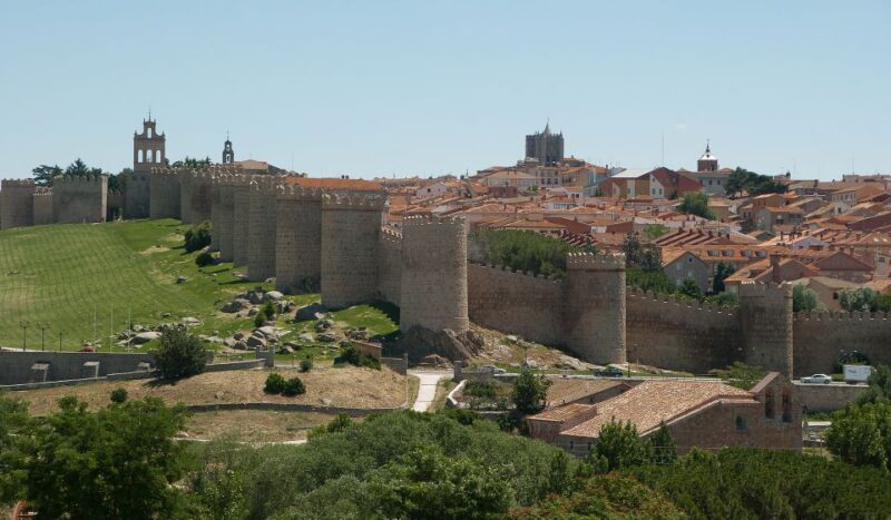 From Madrid: Private Half Day Tour to Avila - Panoramic Views from Mirador de los Cuatro Postes