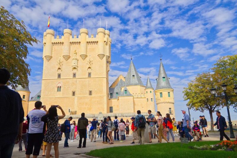 From Madrid: Segovia & Avila Day Trip with Optional Tickets - The Guide and Pacing of the Tour