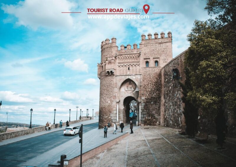 From Madrid: Tour Private Toledo & Segovia - Key Points