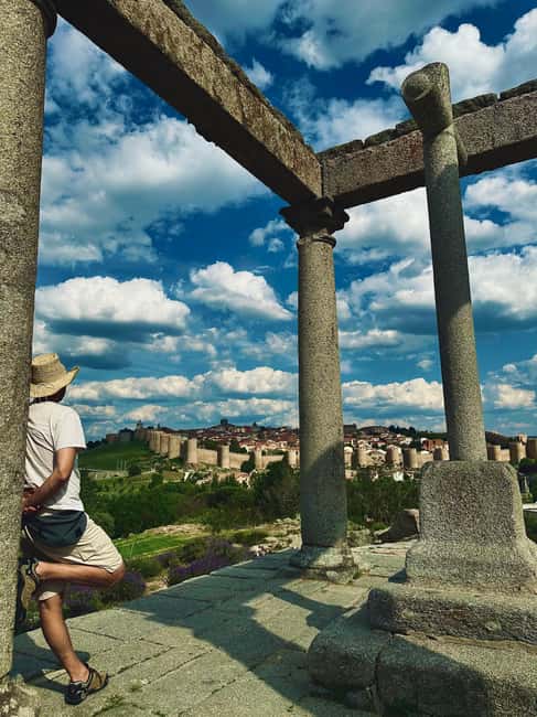 From Madrid: Travel through Segovia and Ávila in a small group - Strolling Through Segovia’s Historic Streets and Aqueduct