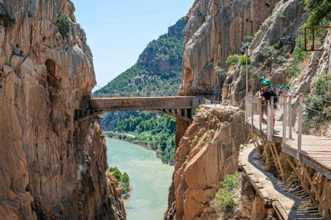 From Malaga Caminito del Rey Guided Tour with transportation - Pacing, Crowd Levels, and Practical Tips