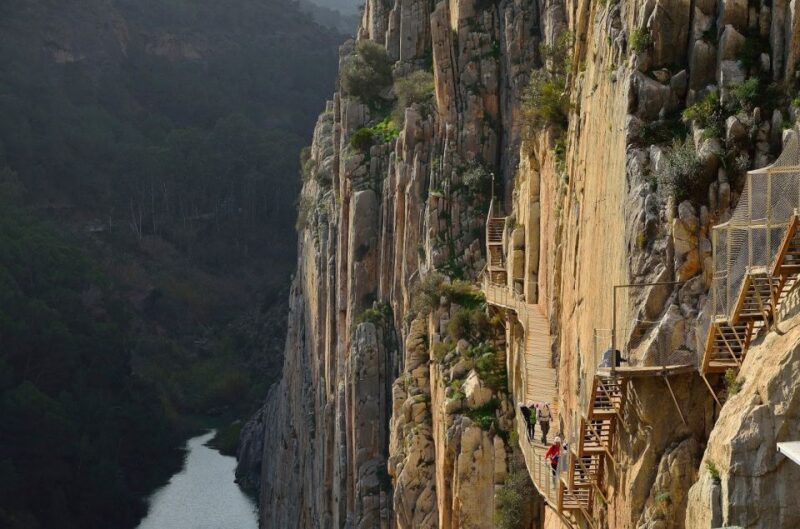 From Málaga: Caminito del Rey Small-Group Tour with Picnic - The Walk Along Caminito del Rey’s Gorge
