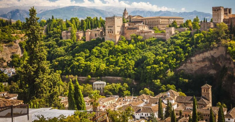 From Malaga: Day Trip to Alhambra by Bus with Entry Tickets - Starting the Journey from Malaga’s Vincci Hotel