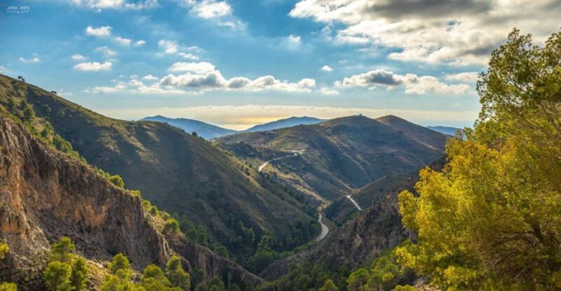 From Málaga: El Saltillo Gorge and White Village Hiking Tour - Wildlife Encounters and Sunset Views