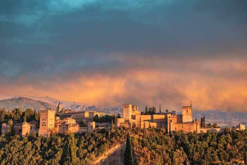 From Málaga: Sunset Alhambra Tour with Tickets - Structured Itinerary with Key Stops