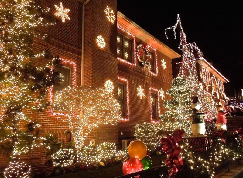From Manhattan: 4-Hour Christmas Lights Luxury Bus Tour - Key Points