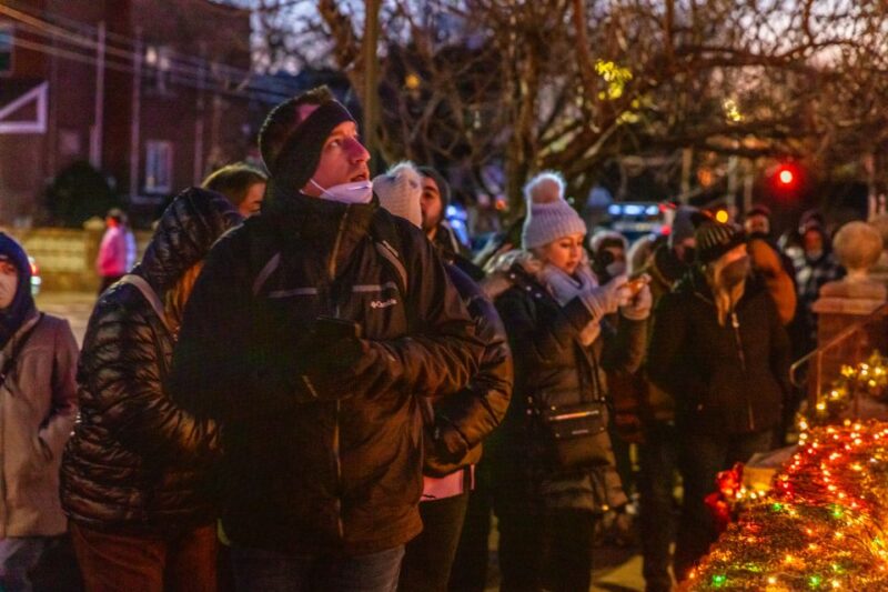 From Manhattan: 4-Hour Dyker Heights Holiday Lights Bus Tour - Panoramic Views at Brooklyn Bridge Park