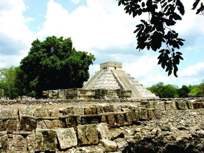 From Merida: Chichén Itzá and Izamal Guided Tour - Discovering Izamal: The "City of the Three Cultures"