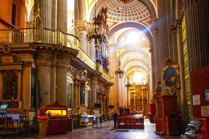 From Mexico City: Private Day Trip to Puebla & Cholula - Visiting Callejón de los Sapos: Colorful Streets and Artisan Shops