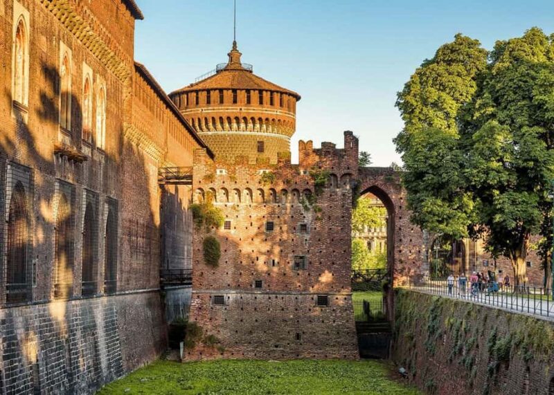 From Milan: Sforza Castle & Michelangelo's Pietà Rondanini - Discovering the Inner Courtyards and Historical Chambers