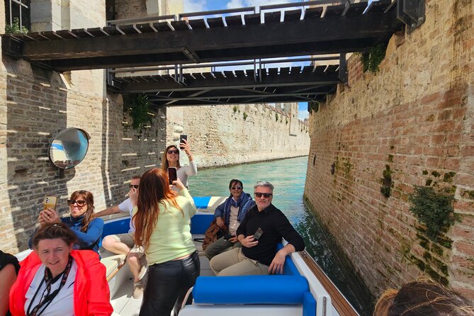 From Milan: Verona, Sirmione and Lake Garda Tour with Boat Cruise - The Guided Experience and Commentary