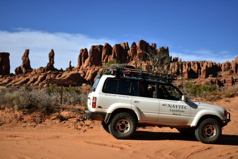 From Moab: Arches National Park 4x4 Drive and Hiking Tour - Explore Arches National Park on a 4x4 and Hiking Adventure from Moab