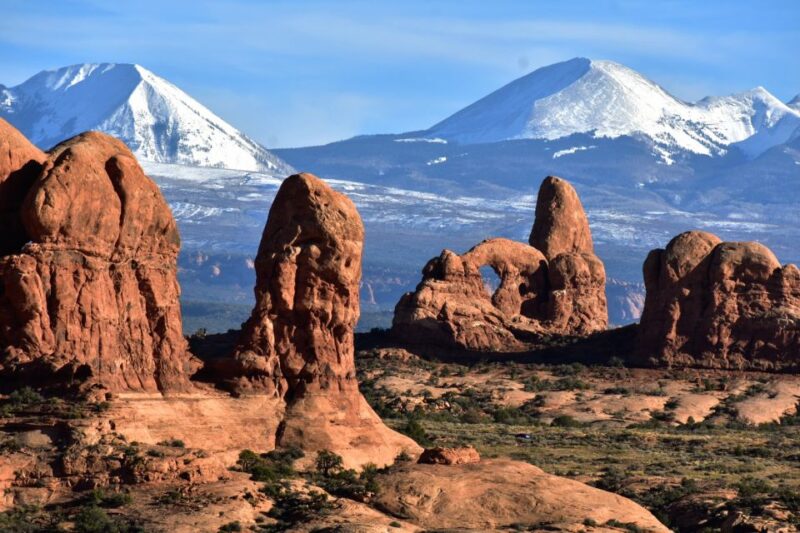 From Moab: Arches National Park 4x4 Drive and Hiking Tour - Key Points