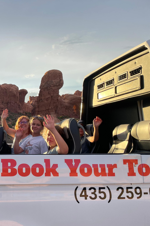 From Moab: Arches National Park Scenic Tour with Short Hikes - Guided Exploration Led by Knowledgeable Experts