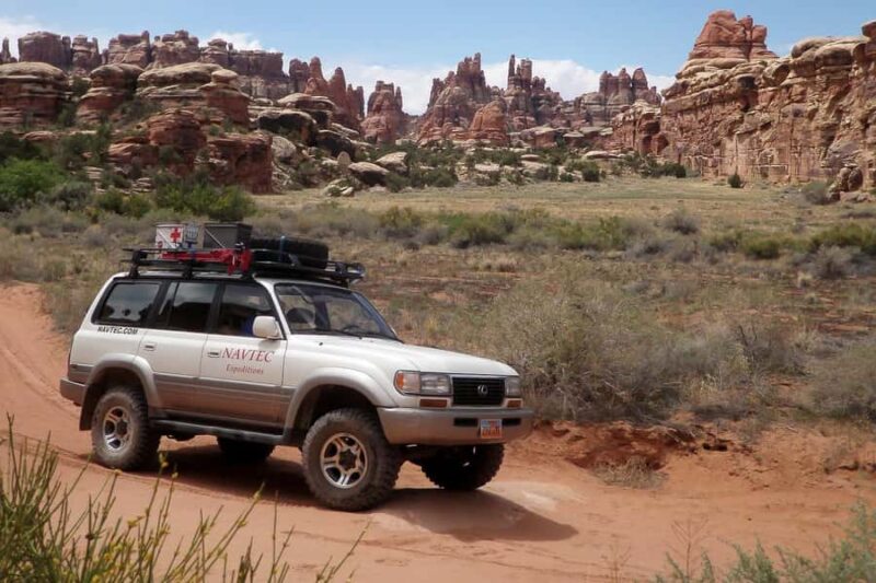 From Moab: Canyonlands Needle District 4x4 Tour - Hiking into Chesler Park through Iconic Slot Canyons