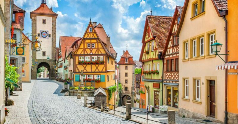 From Munich: Rothenburg and Romantic Road Day Trip by Bus - From Munich to the Bavarian Castle of Harburg