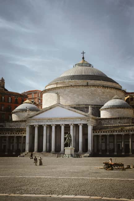 FROM NAPLES: A PANORAMIC TOUR OF THE CITY OF NAPLES - Accessibility and Comfort for All Seasons