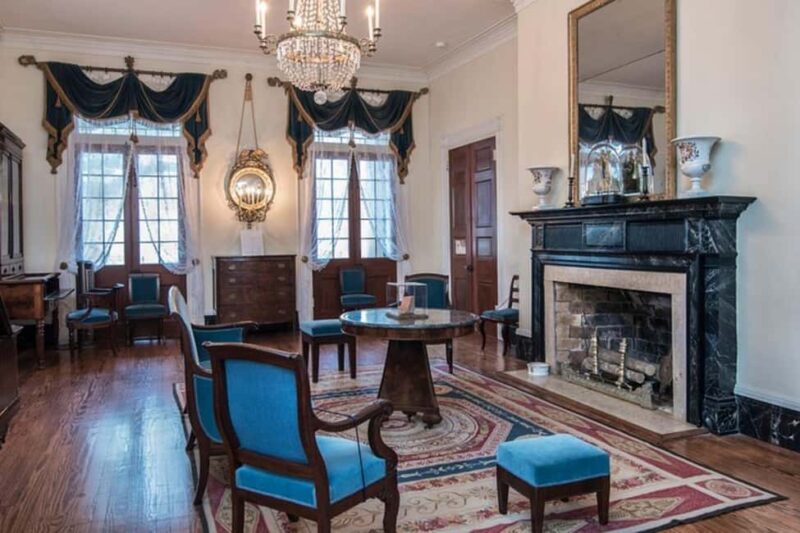 From New Orleans: Oak Alley and Laura Plantation Guided Tour - Discovering Laura Plantation and Creole Heritage